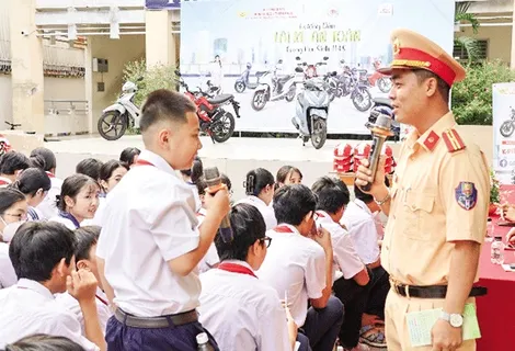 Tạo điều kiện để cán bộ, giáo viên, học sinh, sinh viên tiếp cận quy định mới về an toàn giao thông