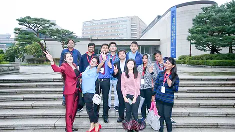 Đa số du học sinh quốc tế ở Hàn Quốc mong muốn ở lại làm việc