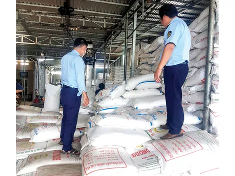 Siết chặt quản lý mặt hàng đường cát