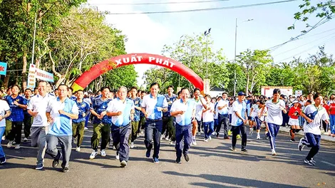 Hơn 8.000 người tham gia Ngày chạy Olympic quận Ninh Kiều năm 2025