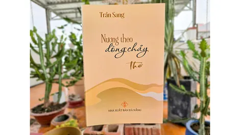 Đọc thơ Trần Sang - “Thời gian là vòng lặp lại”