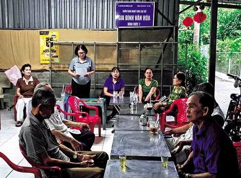 Cùng nhau bàn chuyện “trong ấm ngoài êm”