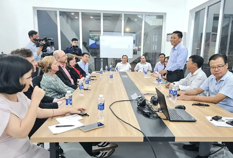 Đoàn công tác Ngân hàng Thế giới và Đại sứ Thụy Sĩ tại Việt Nam đánh giá cao hiệu quả hoạt động của âu thuyền Cái Khế