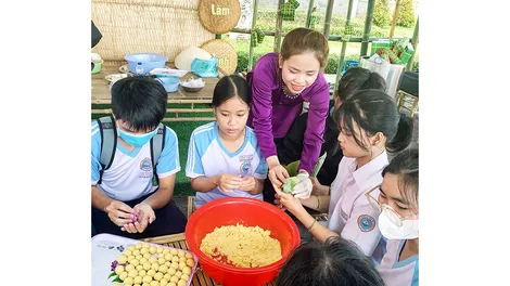 Nhiều hoạt động thu hút du khách tại Lễ hội Bánh dân gian Nam Bộ năm 2025