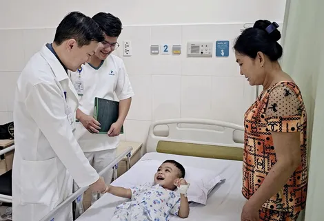 Mổ tim miễn phí cho em bé 3 tuổi mắc bệnh tim bẩm sinh nặng