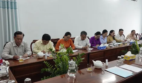 Khối thi đua các cơ quan Đảng, Mặt trận và các đoàn thể quận Ninh Kiều ký kết giao ước thi đua