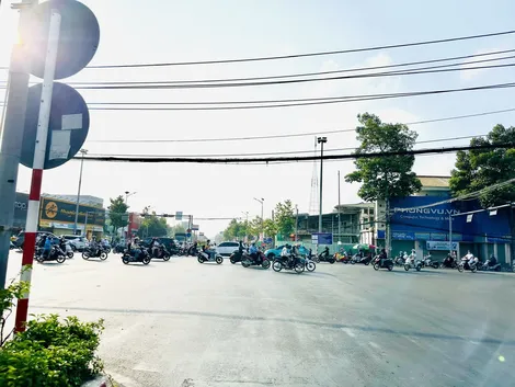 Cải tạo nút giao thông đường Nguyễn Văn Linh - đường 3 tháng 2