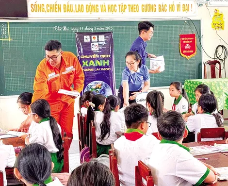 Nỗ lực tuyên truyền, cung ứng điện ổn định cho thành phố