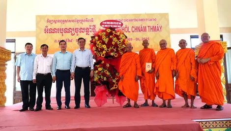 Đoàn công tác Ủy ban Trung ương MTTQ Việt Nam chúc Tết đồng bào Khmer ở TP Cần Thơ
