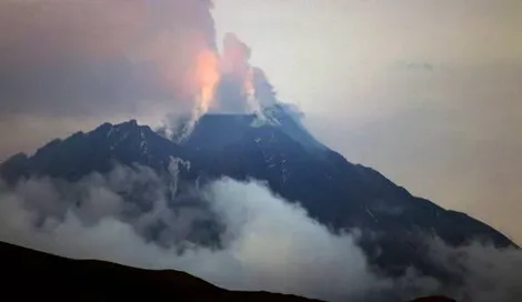 Núi lửa phun trào trên bán đảo Kamchatka của Nga - nguy cơ đe dọa hàng không khu vực