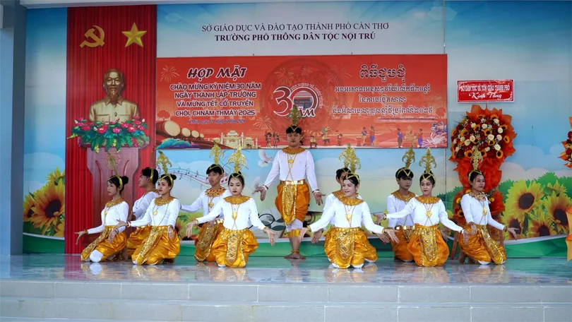 Trường Phổ thông Dân tộc Nội trú TP Cần Thơ kỷ niệm 30 năm thành lập