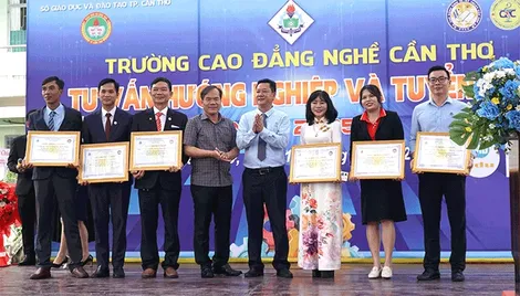 Hơn 4.000 học sinh tham dự Ngày hội Tư vấn hướng nghiệp và tuyển sinh năm 2025