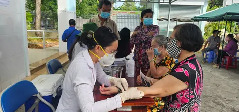 Sàng lọc phát hiện sớm bệnh lao, thử đường huyết miễn phí cho hơn 4.000 người dân quận Ninh Kiều