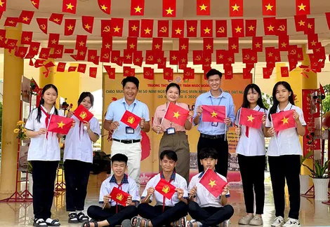 Thiếu nhi thi đua mừng các ngày lễ, kỷ niệm lớn