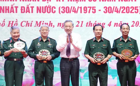Tổng Bí thư Tô Lâm gặp mặt đại biểu tướng lĩnh, anh hùng và các lực lượng tham gia Chiến dịch Hồ Chí Minh