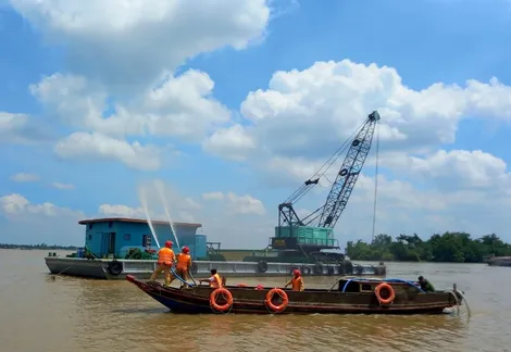 Nhân rộng mô hình “Tàu chữa cháy, cứu nạn, cứu hộ trên sông” và “Xe chữa cháy lưu động”