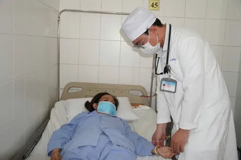 Cứu sống bệnh nhân uống 140 viên thuốc điều trị tăng huyết áp