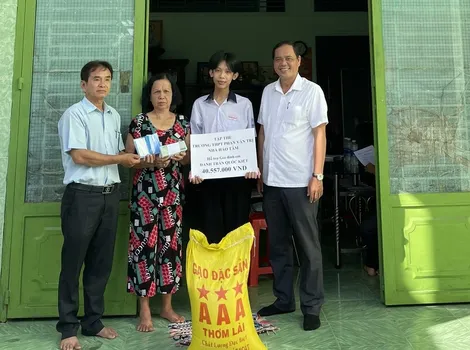 Trường THPT Phan Văn Trị vận động hơn 75 triệu đồng hỗ trợ học sinh có hoàn cảnh đặc biệt khó khăn