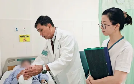 Ngộ độc, biến chứng do tự ý uống thuốc nam, đắp lá cây khi bị bệnh, chấn thương