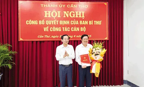 Ðồng chí Phạm Văn Hiểu, Phó Bí thư Thường trực Thành ủy, Chủ tịch HÐND thành phố nghỉ hưu