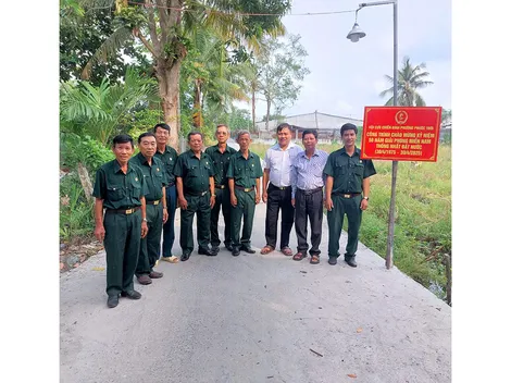 Cựu chiến binh tham gia nâng cấp đường giao thông