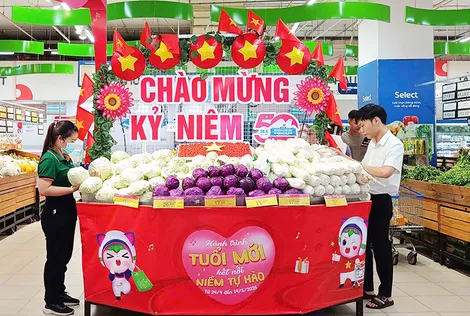 Tăng khuyến mãi, siêu thị thu hút khách trong dịp lễ