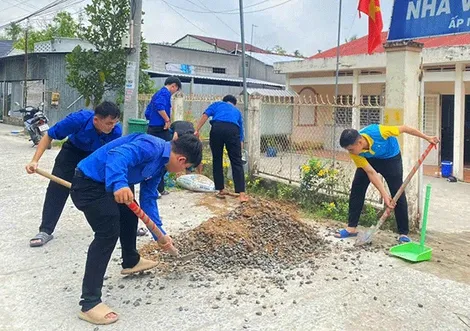 Tuổi trẻ Mỹ Khánh tham gia đảm bảo an toàn giao thông