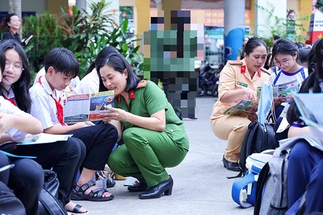 Phát huy vai trò nữ công an trong giữ gìn trật tự an toàn giao thông
