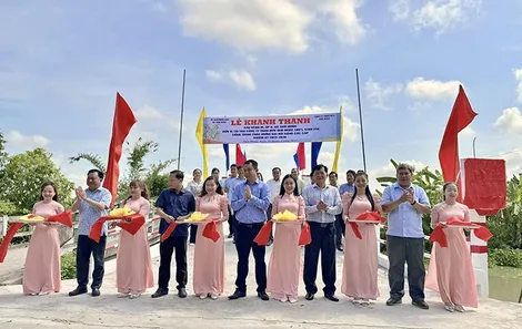 Cầu thông thoáng, đảm bảo an toàn giao thông