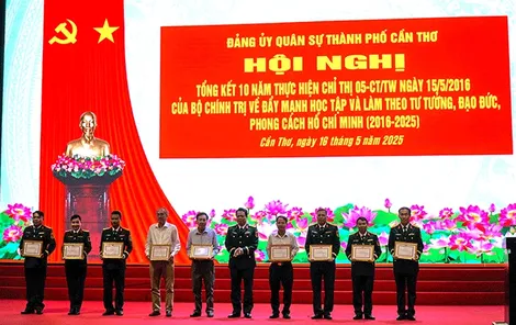 Ðảng ủy Quân sự TP Cần Thơ, Quận ủy Bình Thủy và Huyện ủy Phong Ðiền tổng kết 10 năm thực hiện Chỉ thị số 05 của Bộ Chính trị