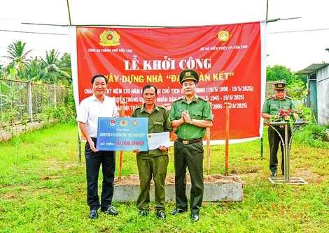 Xây nhà “Đại đoàn kết” tặng thành viên Tổ bảo vệ an ninh trật tự