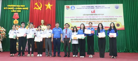Tuyên dương 135 “Thanh niên tiên tiến học tập và làm theo lời Bác”