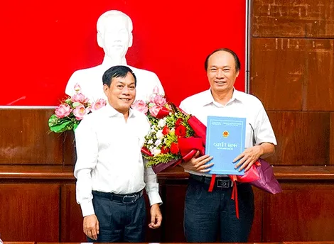 Trao quyết định nghỉ hưu cho Chủ tịch Liên minh Hợp tác xã TP Cần Thơ