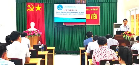 Tập huấn hướng dẫn giám sát viêm phổi, lấy mẫu và xử lý ổ dịch cúm A, COVID-19