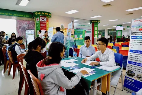 Hỗ trợ lao động đi làm việc ở nước ngoài theo hợp đồng