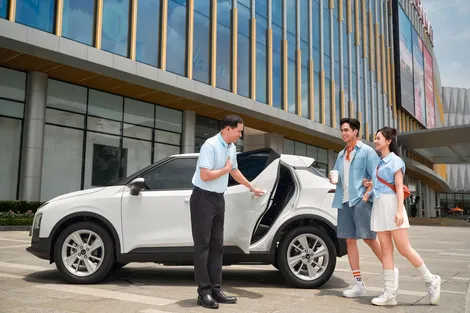 Vào mùa cao điểm vận doanh, tài xế đầu tư xe điện để tham gia taxi công nghệ
