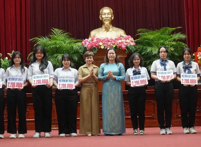 Chung tay hỗ trợ học sinh khó khăn