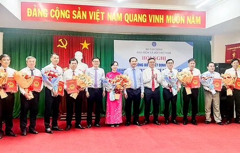 Trao quyết định bổ nhiệm Giám đốc Bảo hiểm xã hội khu vực XXX