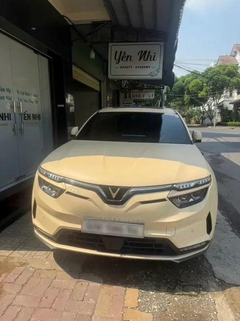Đã có 3 xe sang nhưng chủ xe vẫn quyết chốt VinFast VF 8 vì “xe điện thích hơn hẳn”