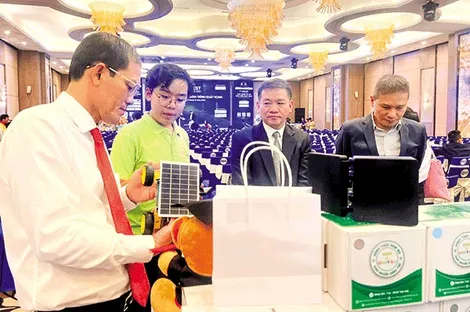 Ứng dụng công nghệ, quản trị doanh nghiệp thích ứng trong thời đại số