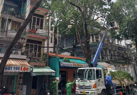 Tăng cường kiểm tra, giặm vá, sửa chữa các tuyến đường bị hư hỏng, góp phần đảm bảo an toàn giao thông