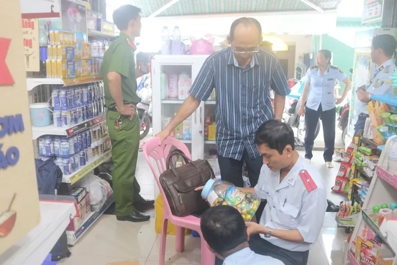 Kiên định mục tiêu, kiên quyết
chống buôn lậu, gian lận thương mại, hàng giả, xâm phạm quyền sở hữu trí tuệ
