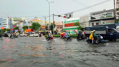 Đảm bảo an toàn giao thông trong mùa mưa, bão, triều cường dâng cao