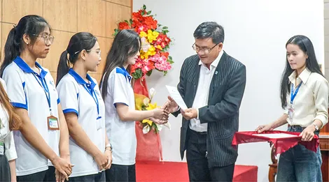 Trao học bổng tổng trị giá 300 triệu đồng cho sinh viên Trường Đại học Cần Thơ