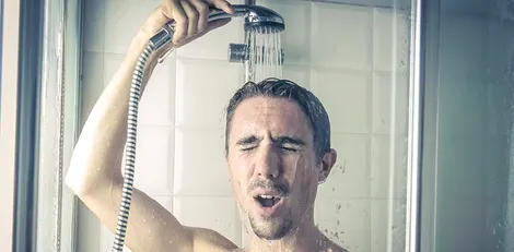 Có nên tắm nước lạnh vào ngày nắng nóng?
