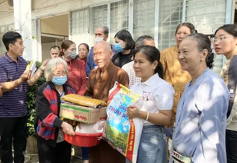 6.543 phần quà hỗ trợ người mù hoàn cảnh khó khăn