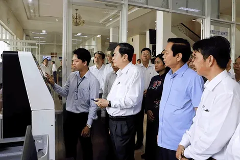 Chủ tịch Quốc hội kiểm tra việc vận hành chính quyền địa phương 2 cấp tại TP Cần Thơ