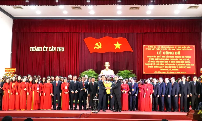 Công bố các nghị quyết, quyết định hợp nhất đơn vị hành chính cấp tỉnh, cấp xã tại TP Cần Thơ