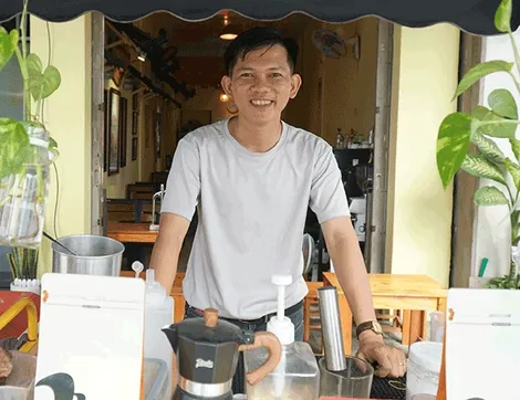 Khởi nghiệp với mô hình cà phê và thư pháp