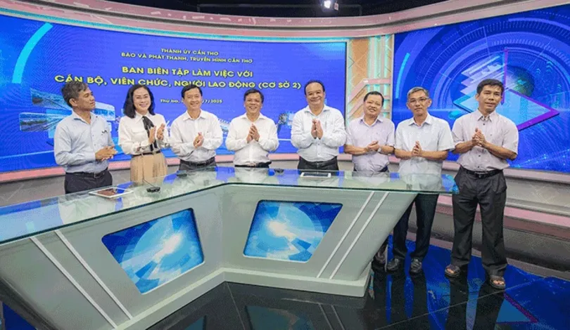 Ban Biên tập Báo và Phát thanh, Truyền hình Cần Thơ làm việc với cán bộ, viên chức, người lao động tại Cơ sở 2